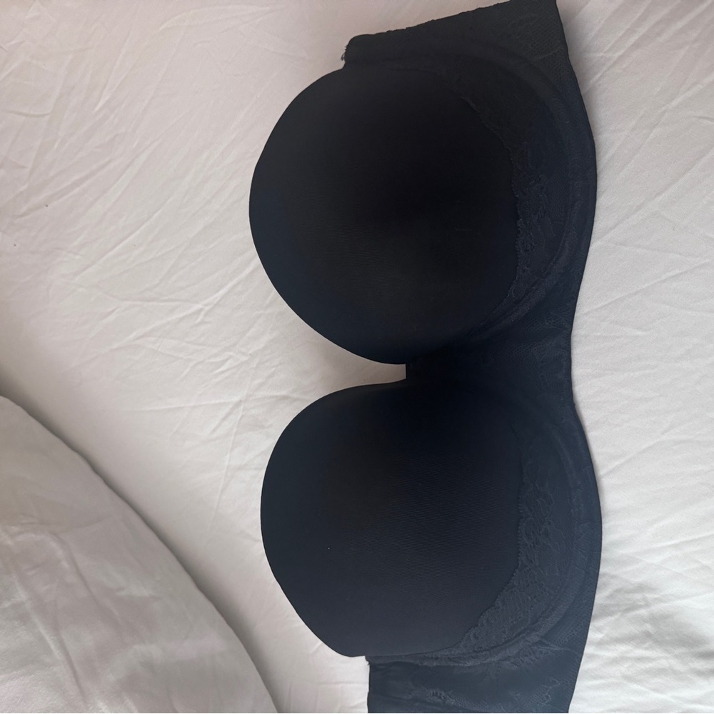 Sleek Black Lace Underwire Bra